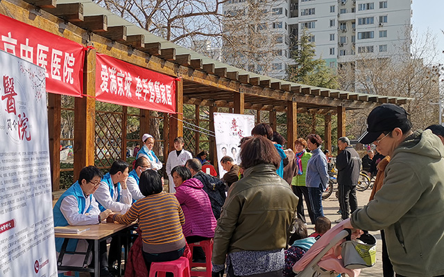 【学雷锋日】HUATIHUI中国·官方网站,华体会中国门户入口举办“爱满京城，牵手智慧家医”志愿服务活动(图2)